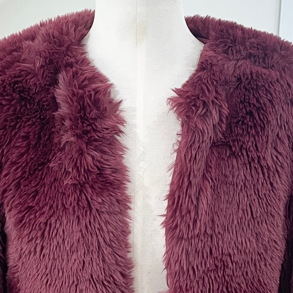 S Simply Vera Vera Wang burgundy, red faux fur,  jacket - Picture 6 of 6
